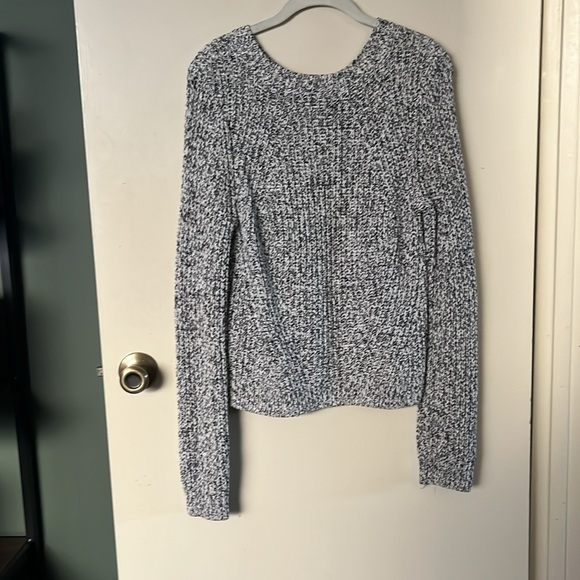 H&M Sweater - Picture 3 of 4